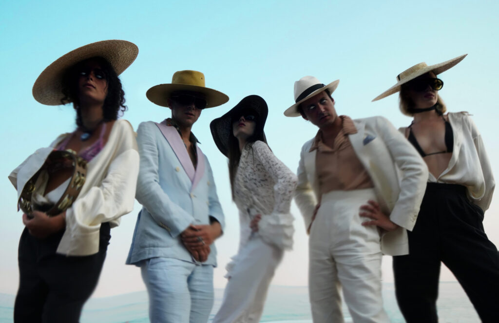 Weekend Videos: La Femme - Sacatala 1 La Femme
